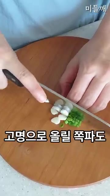 전자레인지에서 꺼내 물이 많으면 살짝 버려줍니다. — 식비 반으로 줄었어요! 초간단 10분요리 원팬 전자레인지요리 고추장 파스타 레시피