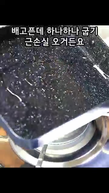 두부를 깍둑썰기하여 그릇에 담고 계란물을 부어준다. — 다이어트 중이라 이번엔 스팸 같은 거 안 붙이지