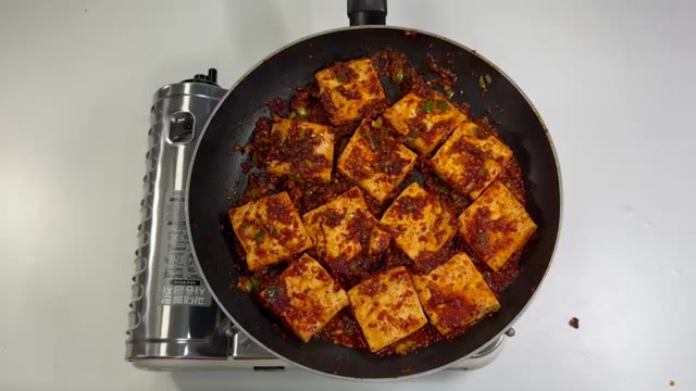 숙주는 부드러운 식감이 매력이라 양념을 간단하게 해도 맛있게 즐길… — 만원으로 밑반찬 5가지 만들기: 깻잎김치부터 두부조림까지