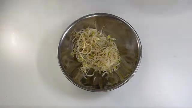 다섯 가지를 한꺼번에 만들어 놓으니 밥상 차릴 때 한결 든든하겠죠?… — 만원으로 밑반찬 5가지 만들기: 깻잎김치부터 두부조림까지