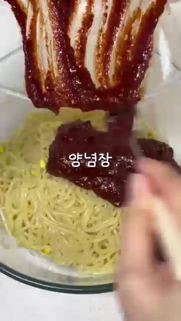 설탕 3T, 고춧가루 3T, 진간장 2T, 다진 마늘 1T, 식초… — 매콤새콤한 쫄면 레시피