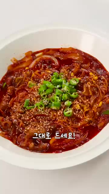 그대로 접시에 담아 드세요. 남은 양념에 밥을 볶아 먹어도 맛있습니다. — 추억의 콩불 집에서 만들기