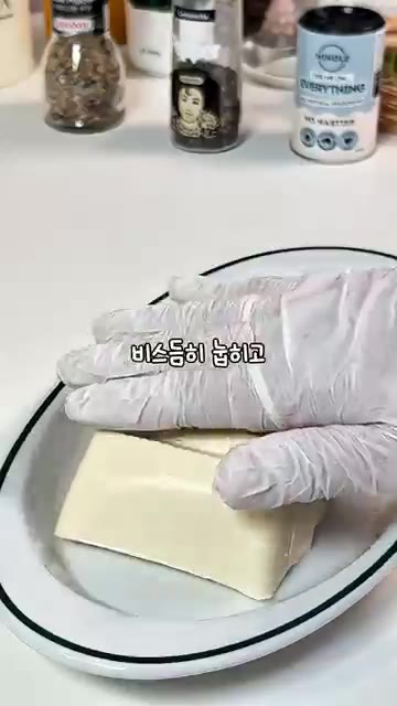 두부 사이에 아보카도를 겹쳐서 끼워줍니다. — 명절 살크업 다 잡는 아보카도 두부샐러드