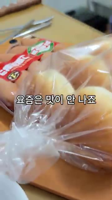 모닝빵을 젓가락으로 하나씩 꿰어 줄줄이 쌓은 후, 젓가락을 찔러 빵… — 모닝빵으로 추억의 피자빵 만들기