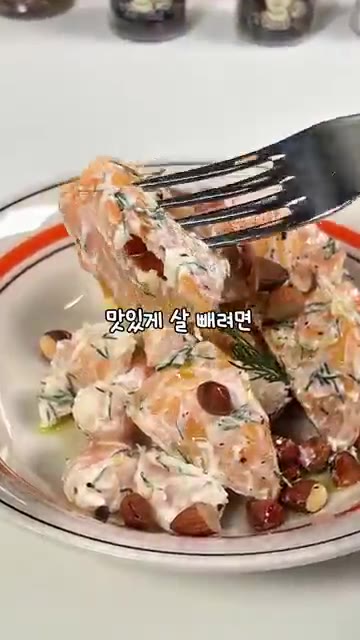 상큼 달콤한 단감 새우 샐러드를 맛본다. — 살 빠지는 색다른 조합 단감새우샐러드