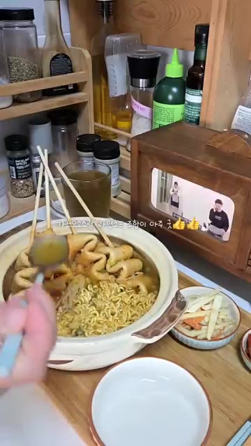 모든 재료가 익을 때까지 끓여준다. — 간단하고 맛있는 꼬치어묵탕 레시피