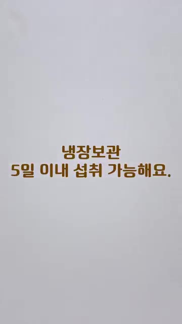 샐러드 채소 위에 단감, 크랜베리, 리코타 치즈, 당근 피클을 올려… — 리코타치즈 단감 샐러드 레시피