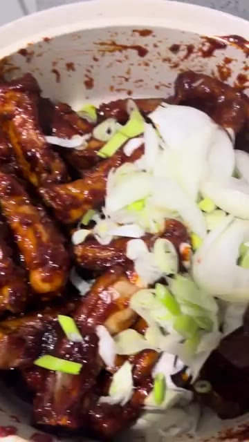다진 마늘 1큰술, 식초 1큰술을 넣고 대파와 양파를 넣어 양파가… — 원팬 등갈비찜 레시피