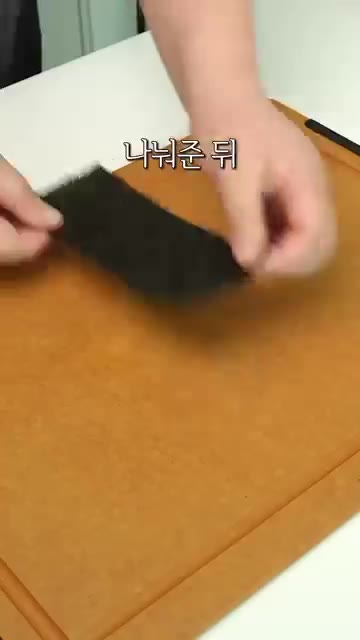 밥 2공기에 참기름 1큰술, 통깨 1큰술, 소금 1/2작은술을 넣고… — 불 안 써도 맛있는 집김밥