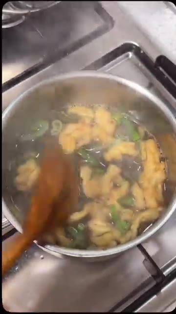 팔팔 끓여 완성한다. — 아! 이맛은? 김국 만들기