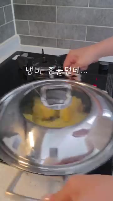 반죽을 먹기 좋은 크기로 동그랗게 빚어줍니다. — 카스테라 홍감자로 만든 겉바속쫀득 감자호떡