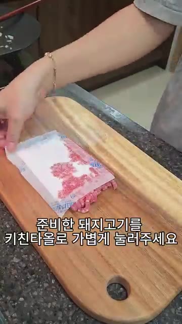돼지고기 다짐육을 넣고 볶아줍니다. — 10분 완성 초간단 가지덮밥 레시피