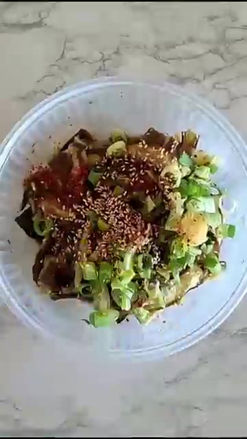 익힌 가지에 간장, 다진 파, 다진 마늘, 고춧가루, 올리고당, 참… — 전자레인지 가지나물무침 레시피