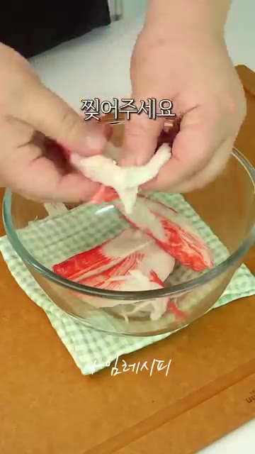 채 썬 오이에 소금 1/2t, 식초 2T, 알룰로스 2T를 넣고 5… — 밥 대신 단백질 듬뿍 한 끼!