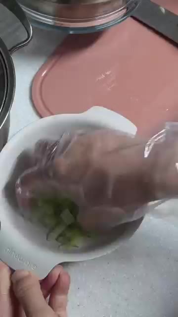 깨소금 1큰술을 넣고 조물조물 무쳐준다. — 들깨 무 배추찜 레시피