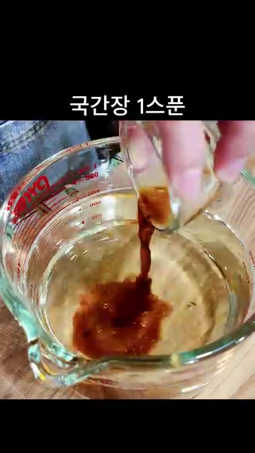다시마물 700ml에 국간장 1스푼, 참치액 1스푼, 맛술 3스푼을… — 국물까지 맛있는 소불고기 전골