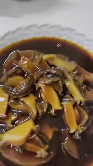 중간중간 국물을 끼얹어주며 졸인다. — 굴소스 전복찜, 어떻게 만드나요?