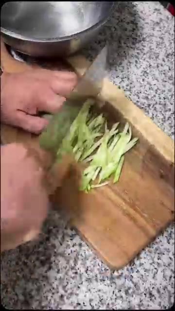 오이 1개, 양파 1/2개, 청양고추 2개를 준비합니다. 오이와 양… — 시원한 맛의 끝판왕 오이국수 만들기
