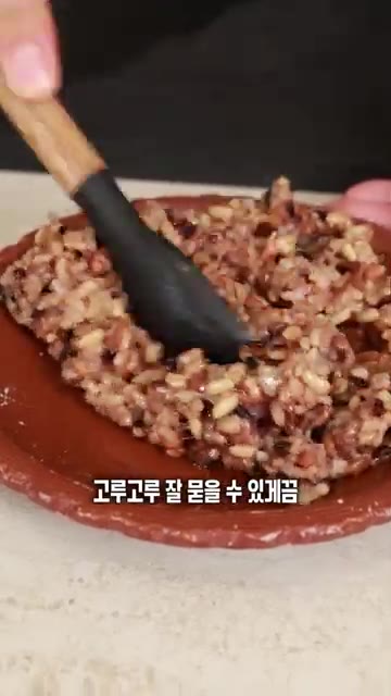 먹기 좋은 크기로 썰어 접시에 담아주세요. — 고오급 '살치살 김밥'