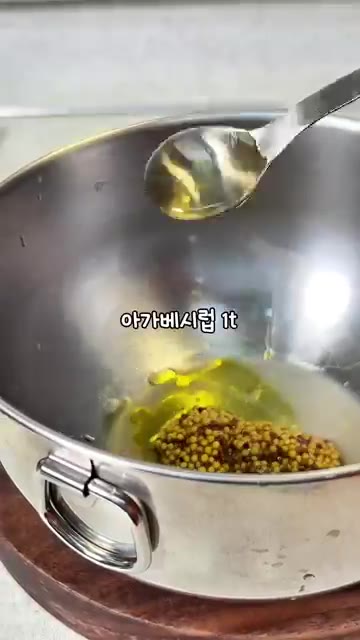볼에 올리브 오일, 레몬즙, 홀그레인 머스터드, 발사믹 식초, 후추… — 사과 당근 샐러드 레시피