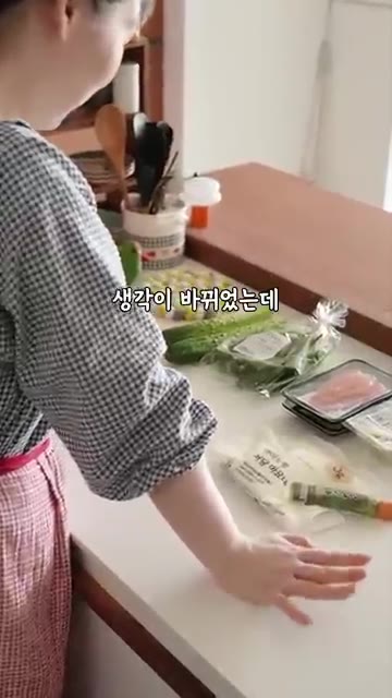 명란은 물기를 제거하고 팬에 버터와 올리브 오일을 살짝 둘러 겉면만… — 근 1년간 먹은 김밥 중 제일 맛있었던 여름김밥😋