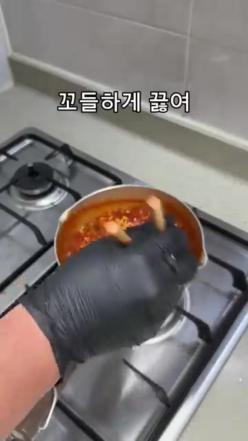 대파를 송송 썰어 넣으면 완성입니다. — 토마토라면 요리 레시피
