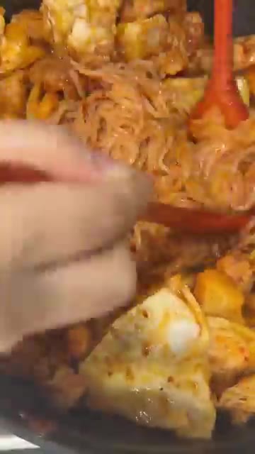 마지막으로 깨를 뿌려 완성합니다. — 닭다리살 가득한 철판 닭갈비 레시피