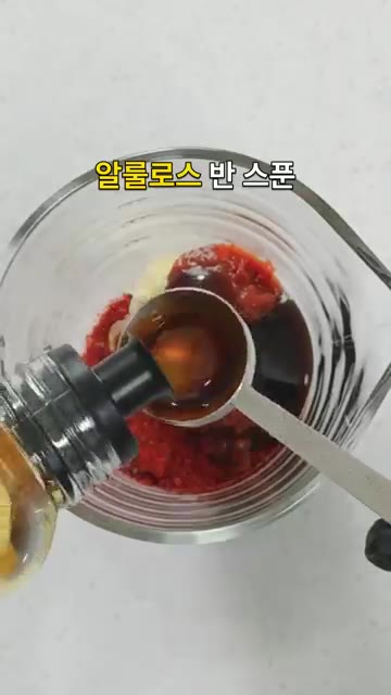 돼지고기 다짐육에 물 1T, 설탕 2~3꼬집, 생강가루 2~3꼬집을… — 두부 반 고기 반' 감칠맛 폭발하는 마파두부 만들기 #shorts #레시피