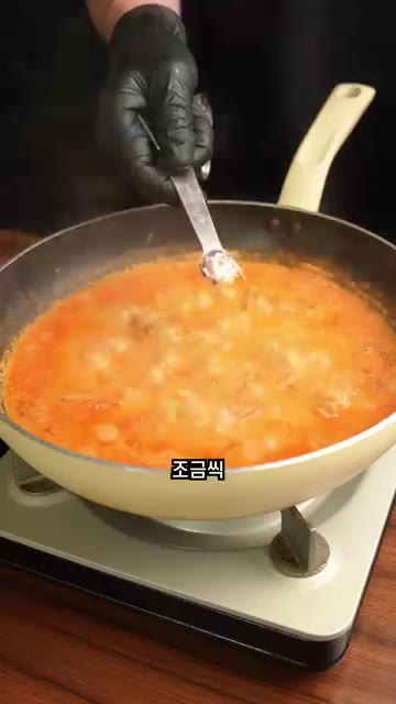 간을 보고 부족하면 새우젓을 조금씩 추가한 뒤, 송송 썬 대파를 넣… — 실패 없는 콩비지찌개 레시피