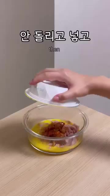 모든 재료를 잘 섞어준다. — 계란 스팸 김치볶음밥