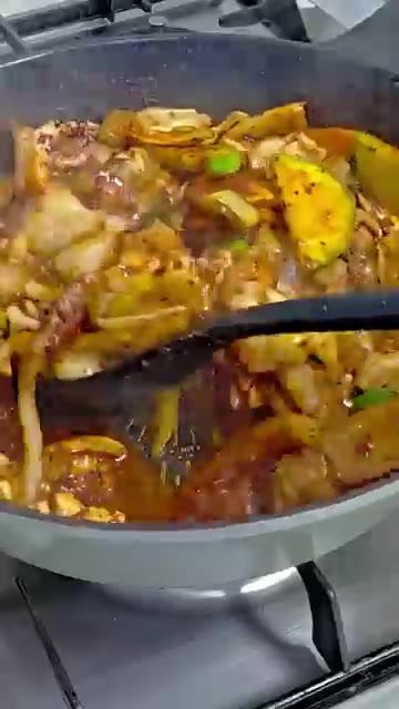 마지막으로 깨를 뿌려 마무리한다. — 초간단 오삼불고기 레시피