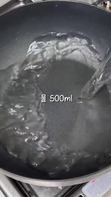 알과 곤이에 맛술을 한 바퀴 두른 후 5분간 두었다가 찬물에 한 번… — 추워지는 날씨 얼큰한 알탕 어때요??