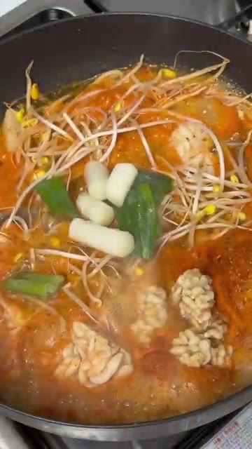 마지막으로 대파 반 대를 넣고 1~2분 더 끓여줍니다. — 추워지는 날씨 얼큰한 알탕 어때요??