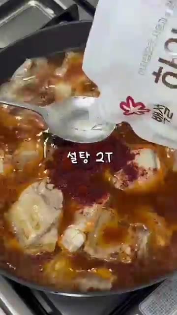 고춧가루 4T, 간장 3T, 맛술 2T, 굴소스 1T, 설탕 2T,… — 매콤단짠 마늘삼겹볶음 레시피