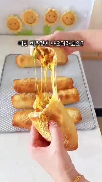 겉은 바삭하고 속은 치즈가 쭉 늘어나는 비주얼이 완성됩니다. — 푸드코트 왜가? #불고기베이크 집에서 만들기 #아이간식 #식단레시피