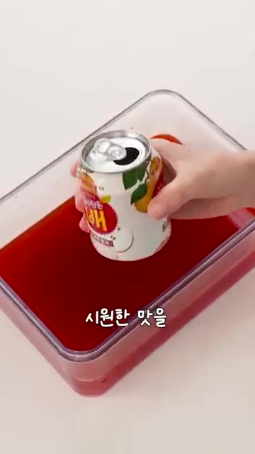 국물에 배 음료를 과하지 않게 넣어 은은한 단맛과 시원한 맛을 더해… — 김장 전에 필수! 시원한 나박김치
