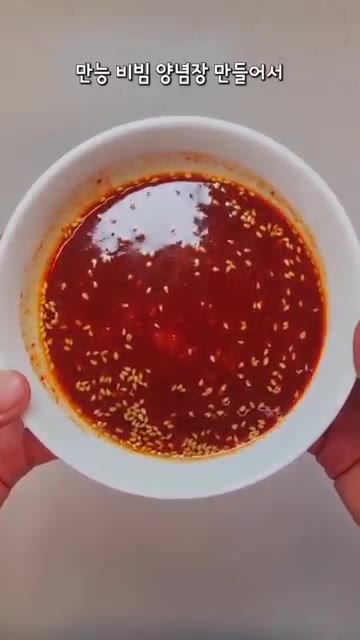 올리고당 2, 식초 2, 참기름 2를 넣고 섞어줍니다. — 만능 비빔 양념장 🌶