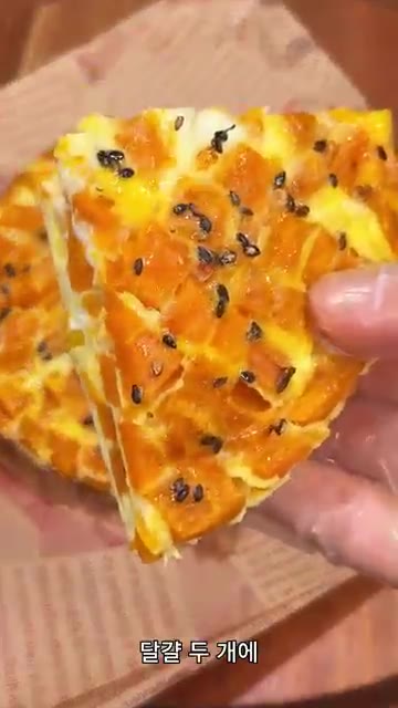 달걀 2개에 저칼로리 감미료 1스푼과 우유 120밀리리터를 넣고 잘… — 겉은 노릇, 속은 촉촉한 단호박 계란 푸딩!
