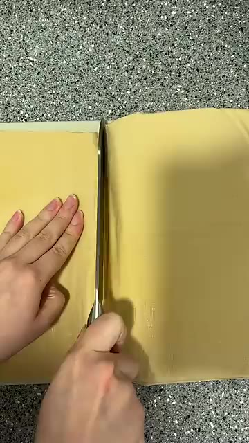 포두부를 먹기 좋은 크기로 자른다. 길쭉하게 썰거나 네모나게 썰어도… — 에어프라이기로 포두부 나쵸칩, 두부과자 만들기!