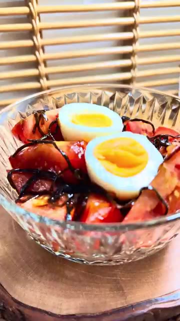 삶은 달걀을 추가해 간단하게 완성합니다. — 초간단 시오콘부 토마토 샐러드