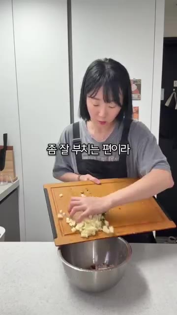 재료도 별거 없고 생각보다 간단해 보입니다. — 오징어 감자전 뒤집다가 망했다면 이렇게 해보세요!