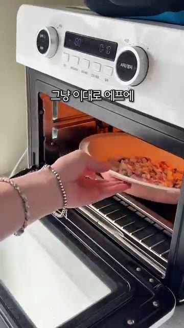 그냥 그대로 에어프라이어에 돌려버렸어요. — 오징어 감자전 뒤집다가 망했다면 이렇게 해보세요!