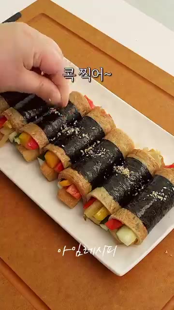 연겨자 소스에 찍어 맛있게 드세요. — 냉장고 속 어묵 밥대신 든든한 한끼로 드세요