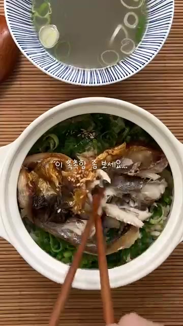 잘 섞어 맛있게 먹는다. — 전자레인지 고등어 솥밥 레시피