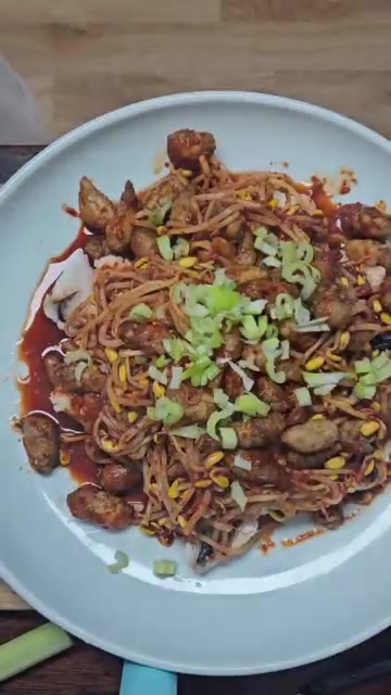 송송 썬 대파와 깨를 뿌려 완성합니다. 아구살을 썰고 위에 콩나물을… — 아구살 콩나물찜 레시피