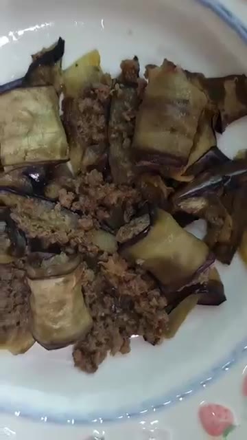 가지를 길게 썰어 다진 소고기, 간장, 설탕, 다진 마늘, 후추를… — 안장금표 맛있는 한상차림 (애호박찌개, 가지말이, 순살치킨, 차돌구이, 고추장아찌, 엄나무순장아찌)