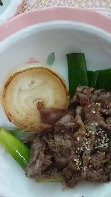 차돌박이를 구워 간장, 설탕, 다진 마늘, 후추, 고추장아찌, 엄나… — 안장금표 맛있는 한상차림 (애호박찌개, 가지말이, 순살치킨, 차돌구이, 고추장아찌, 엄나무순장아찌)