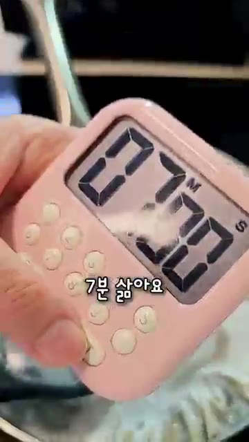 메밀면 2인분을 끓는 물에 넣고 7분간 삶는다. 삶은 메밀면을 찬물… — 쯔유 하나로 간단하게 만드는 시원한 냉모밀