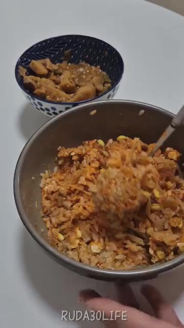 모든 재료를 잘 비벼준다. — 돈 없음 청년.. 냉장고 파먹기 청국장 비빔밥