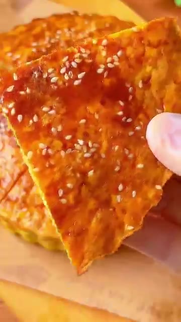볼에 달걀 2개와 설탕 1큰술, 오트밀 50g, 깍둑썰기한 고구마,… — 겉은 노릇, 속은 촉촉한 고구마 오트밀 푸딩!
